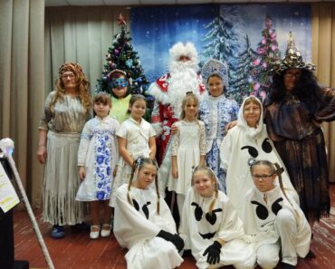 29 декабря в Корсаковском СК прошло Новогоднее представление для детей “Долгожданный праздник”